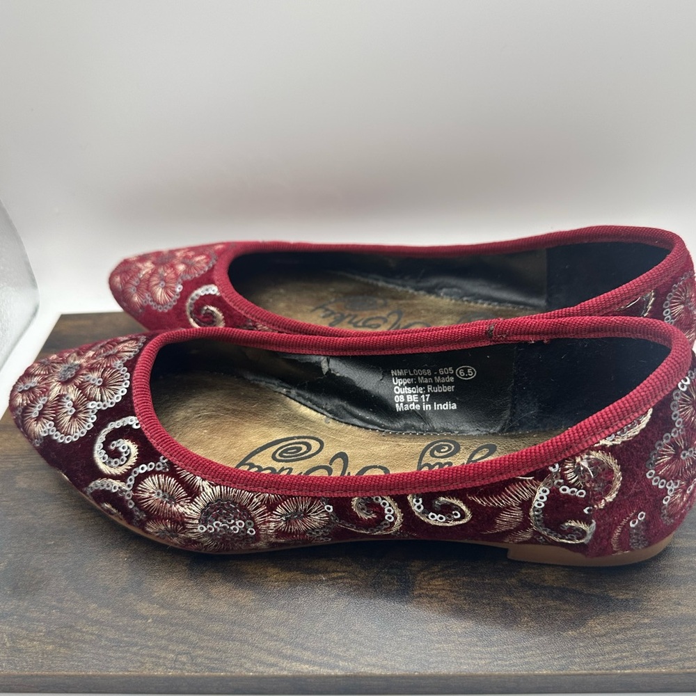 Naughty Monkey Burgundy Velvet Sequined Embroidered Flats Women's 6.5 - Picture 4 of 7